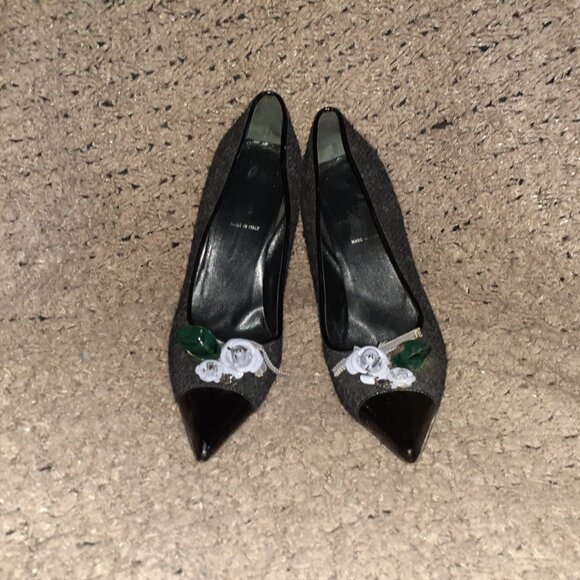 MIU MIU-Black Tweed Pointed-Toe Pump w/ Floral Design on Patent Toe-Sz 38.5-EX - Picture 3 of 8